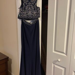 Camille La Vie, 2 pièces evening beaded dress. Blue/silver, size 10. New